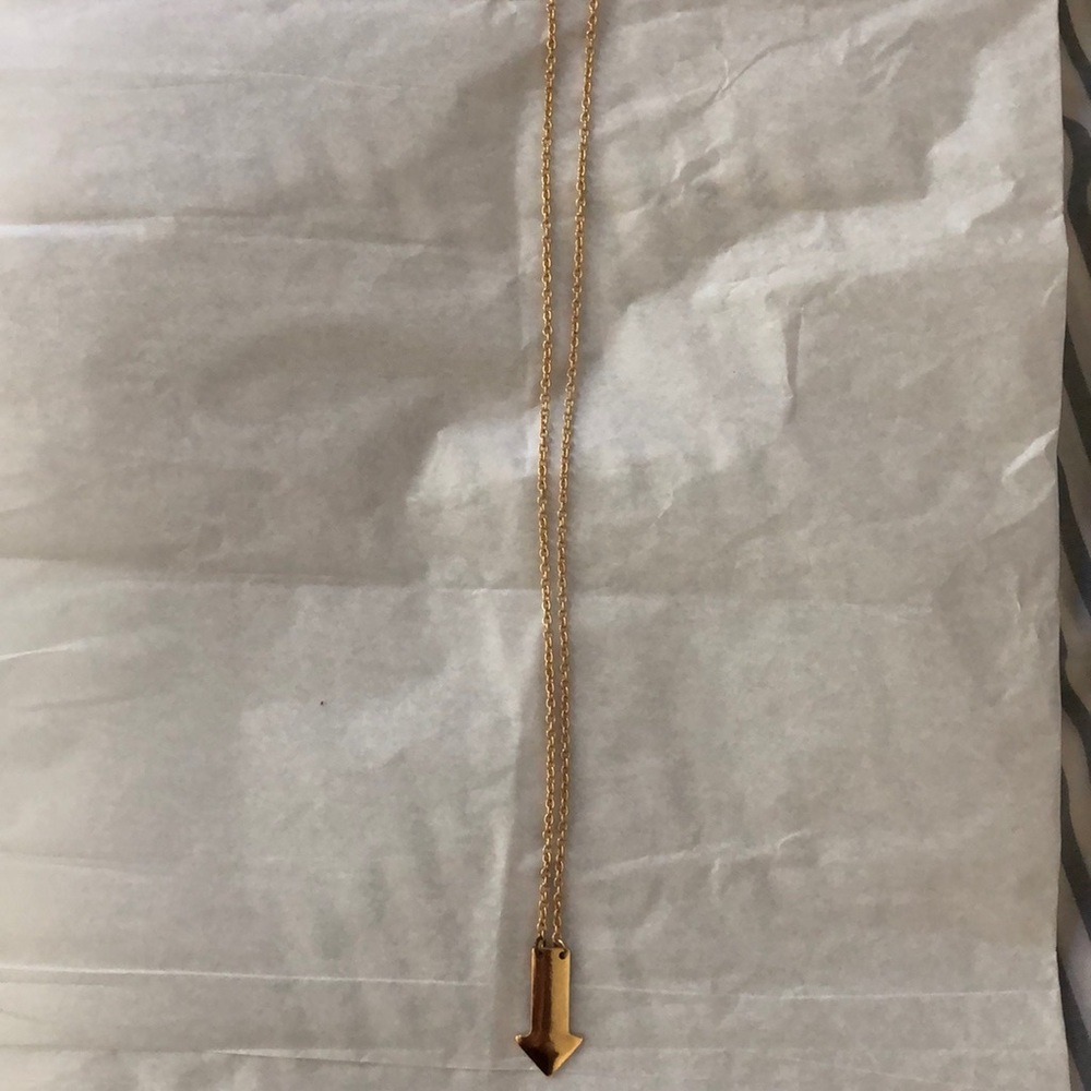 Gold arrow necklace